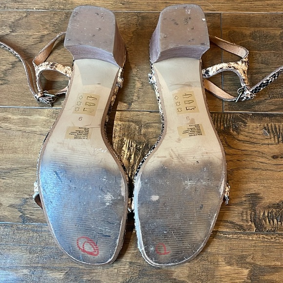 Madewell Wood Ash Ankle Strap Sandal
Snake Skin Embossed Leather Size 9 - Picture 4 of 4